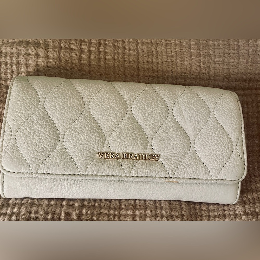 Vera Bradley quilted leather wallet. 8โ x 4.5โ. NWOT. - Picture 2 of 4